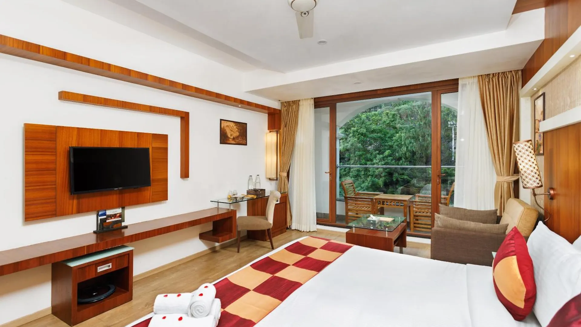 Amber Dale Luxury Hotel & Spa, Munnar 5*,